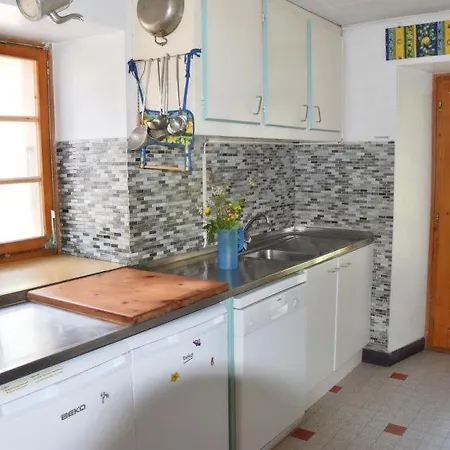Sleeps 16 *